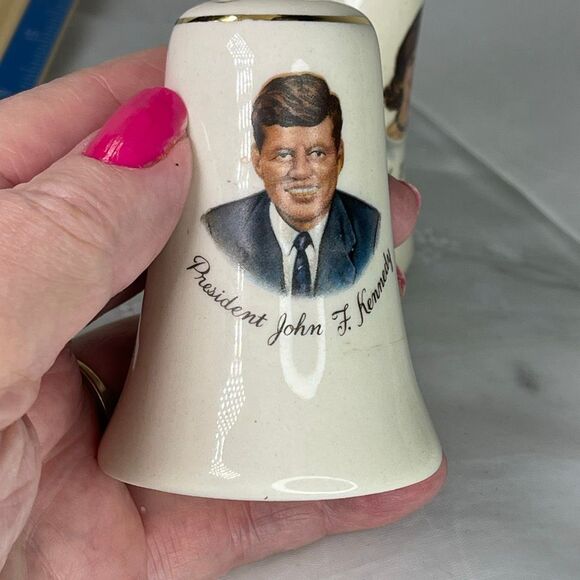 President John F. Kennedy & Wife( Jackie) salt n pepper shakers. - Picture 5 of 7